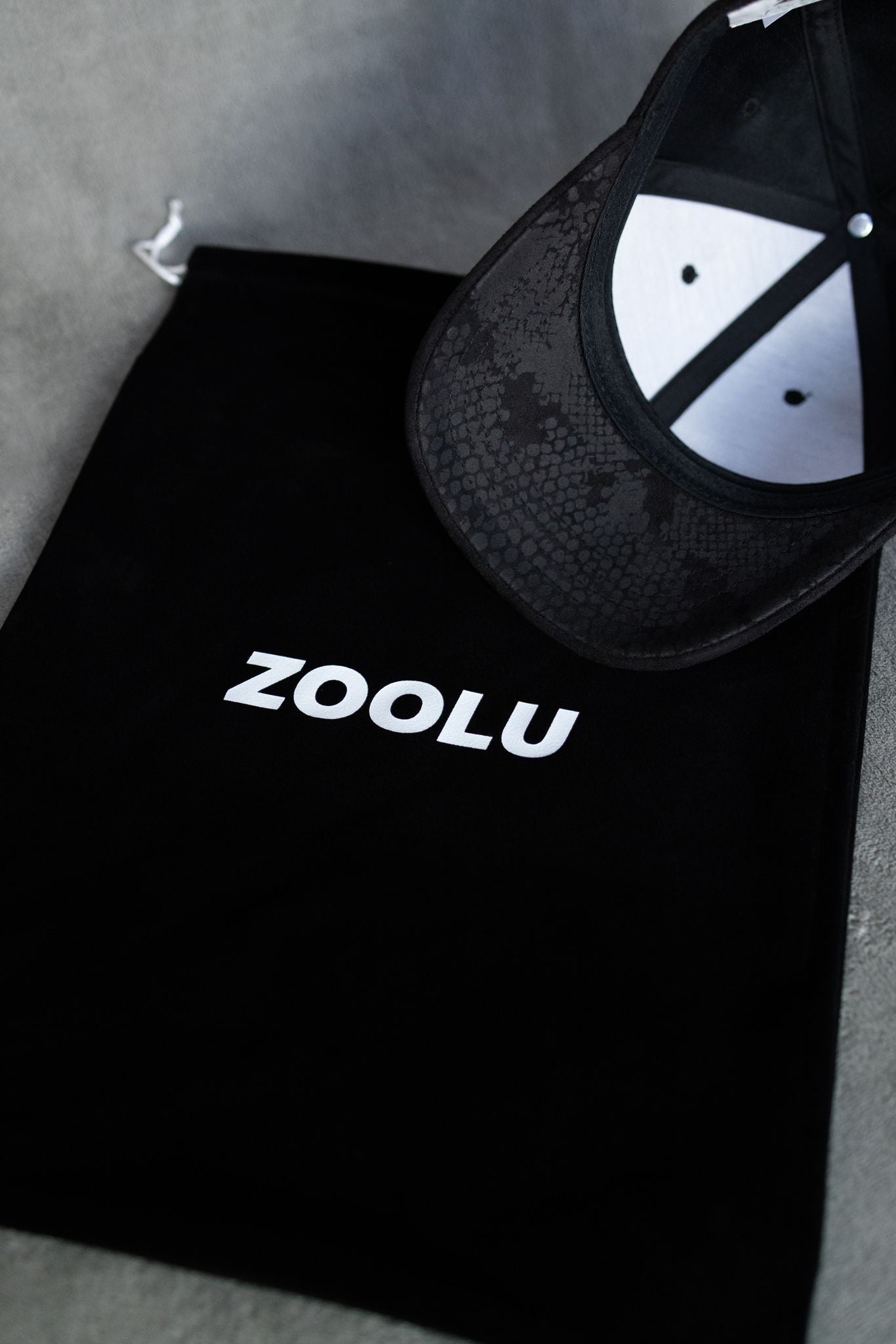 ZOOLU EXOTIC SUÉDE CAP | BLACK Zoolu